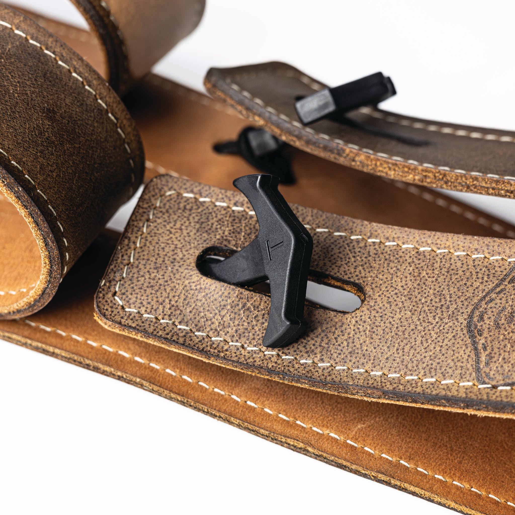 Headrest Leather Loops with Mossy Oak® In-lay