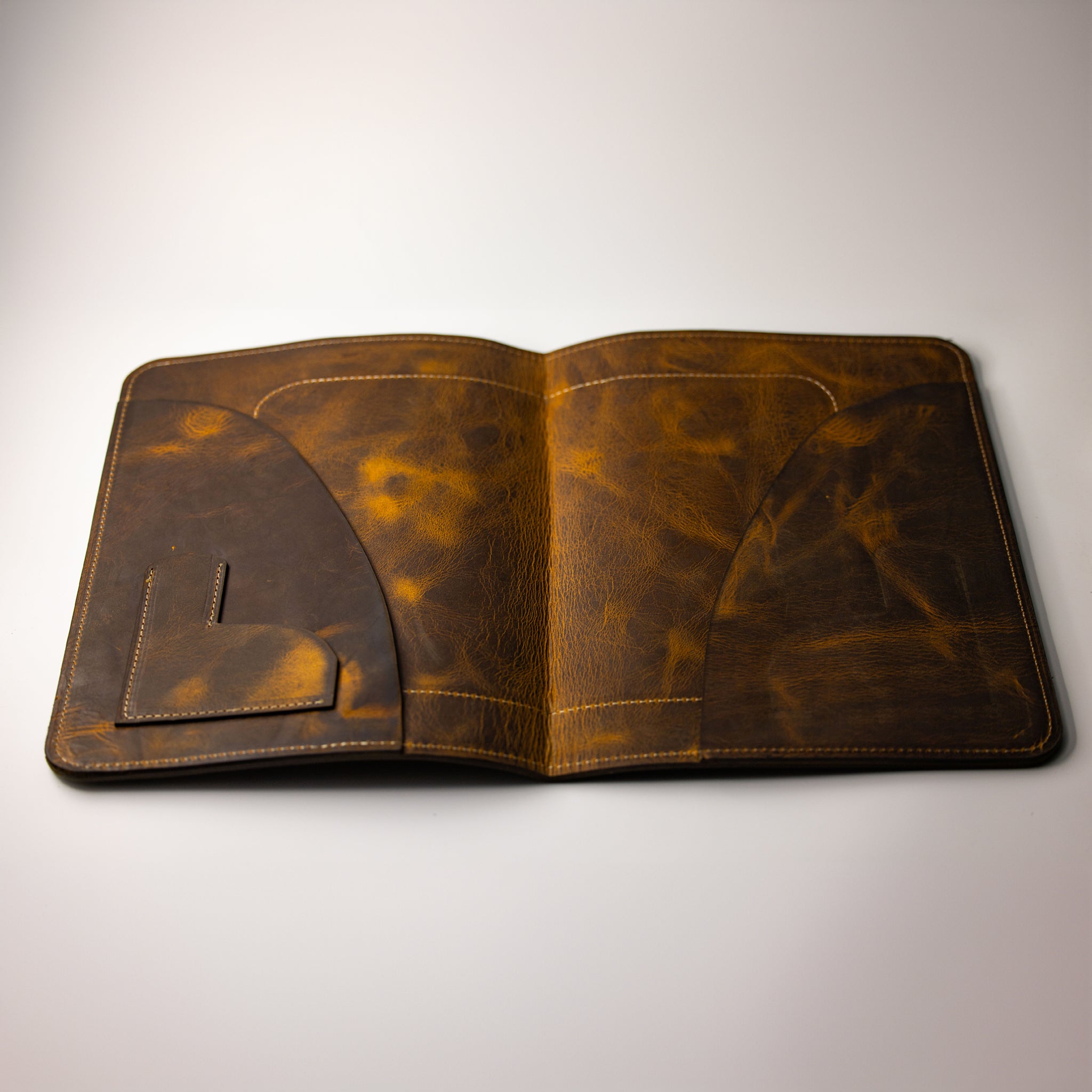 Leather Portfolio with Mossy Oak Original Bottomland In-lay (8.5"x11" Legal Pad)